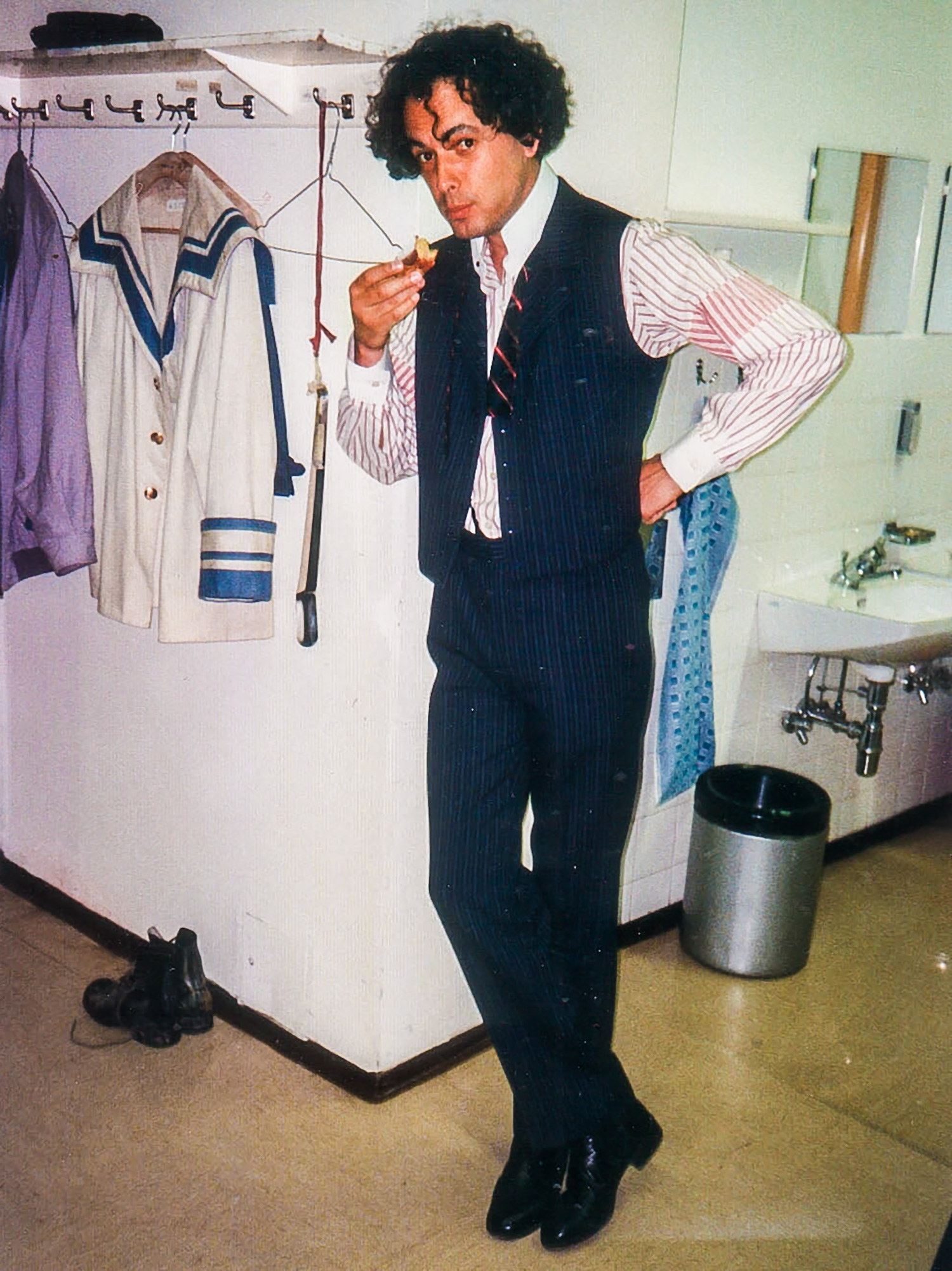 Paulo Bittencourt, in the dressing room of the Akademie Theater, in Vienna, Austria (1997)